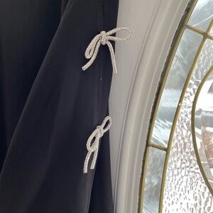 Glamour Black Dress with Subtle Elegance